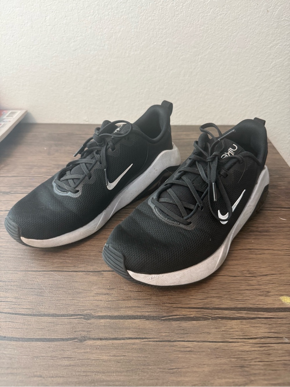 Nike Bella 7  Women Black & White Running Shoes